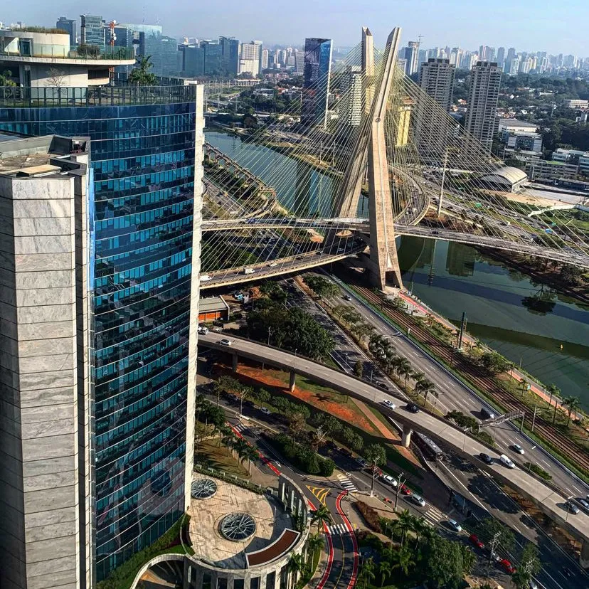 Imagem da Ponte estaiada em São Paulo.